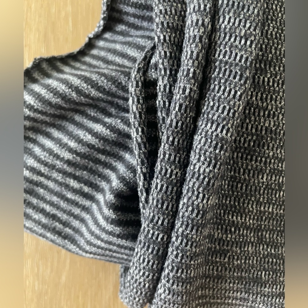 Grey Lululemon Vinyasa Scarf. Reversible. - Picture 9 of 9